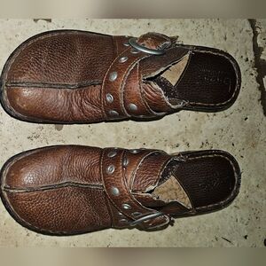 Boc born concept leather clogs